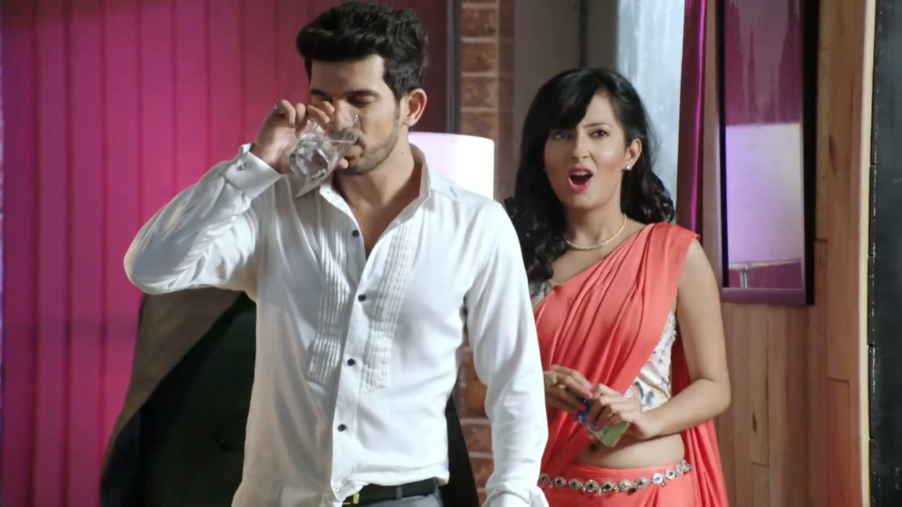 Cute Girl open navel from naagin.mkv_snapshot_00.09.776