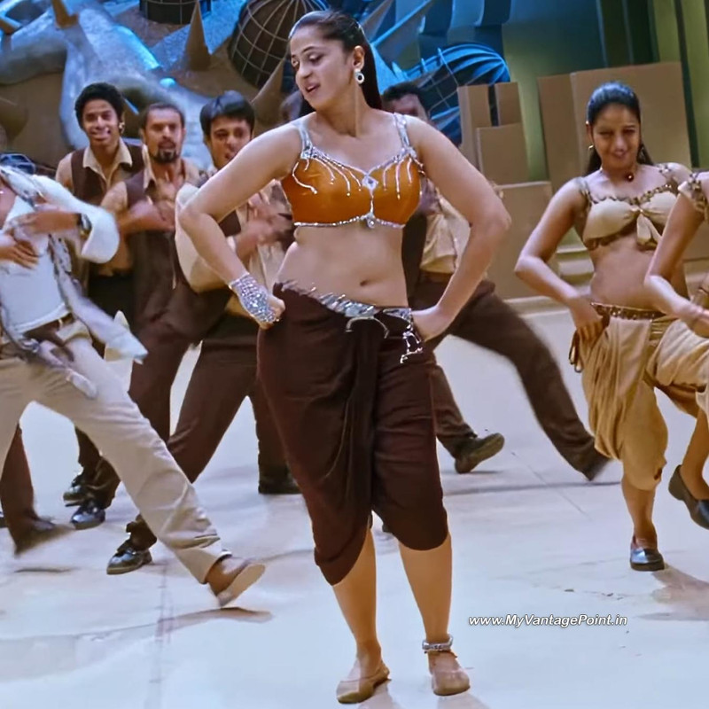 busty-anushka-shetty-in-singam-2-2013-Kannukkulle-song