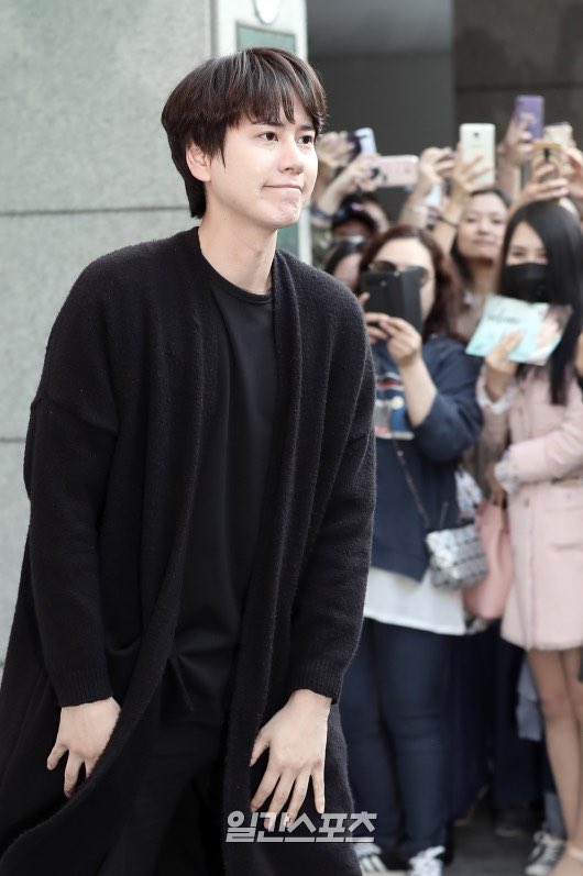 D59NLkTUYAA2idp.jpg large