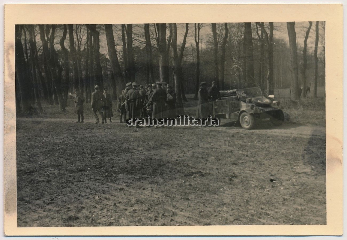 Orig. Foto Offiziere bei Volkswagen Kübelwagen T