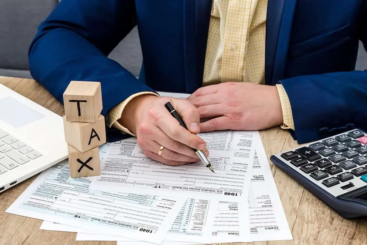 How to Choose the Right Tax Professional?