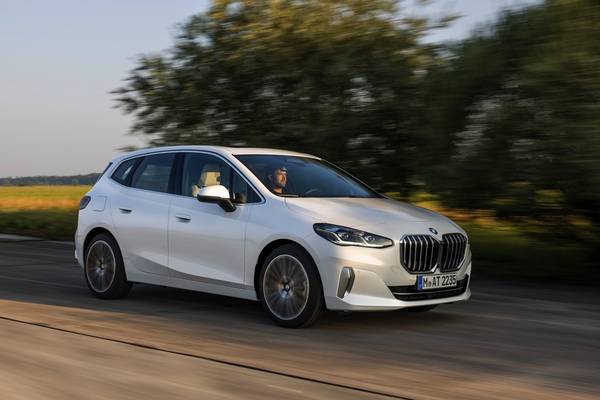 2022-BMW-2er-Active-Tourer-U06-Luxury-Line-Mineralweiss-01