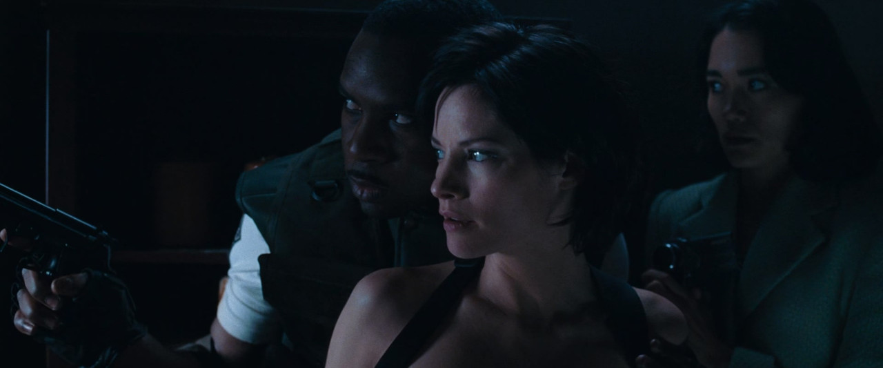 Resident Evil - Apocalypse (2004) (1080p BDRip x265 10bit DTS-HD MA 5.1 - HxD) [TAoE].mkv_20200615_2