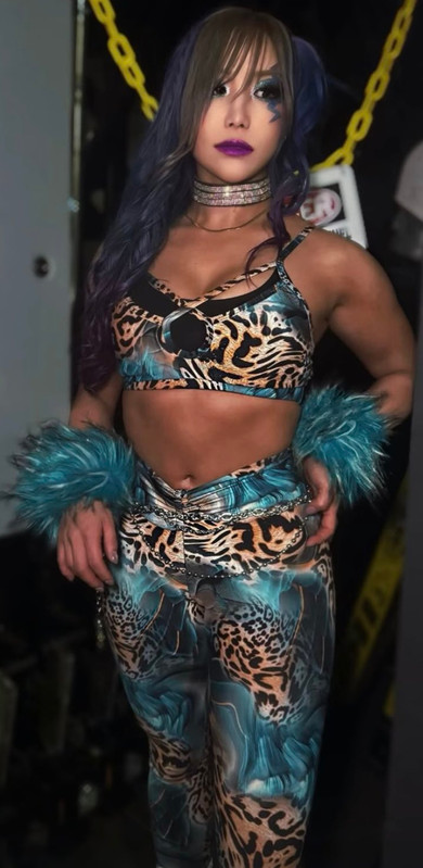 Kairi Sane Looking Fucking Sexy and Hot Backstage on Raw 2