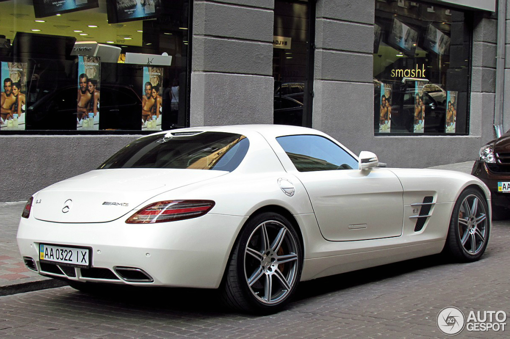 mercedes-benz-sls-amg-c549823022015100834_2