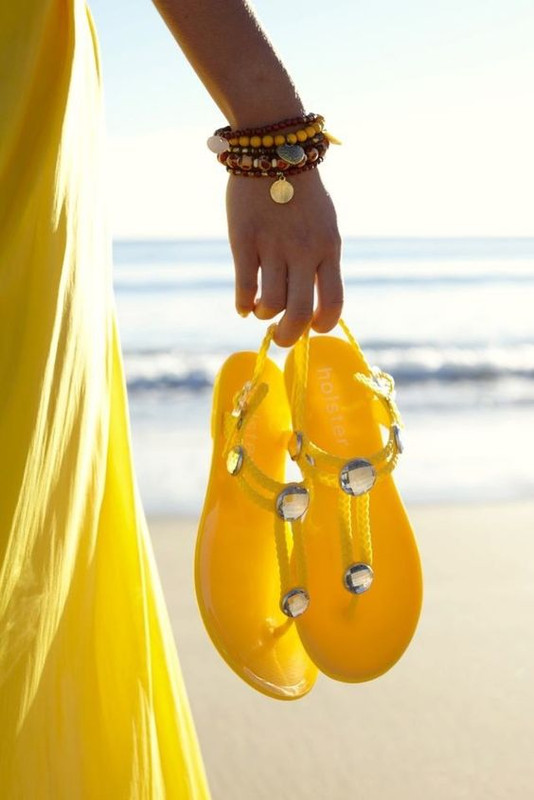 yellowflipflops.jpg