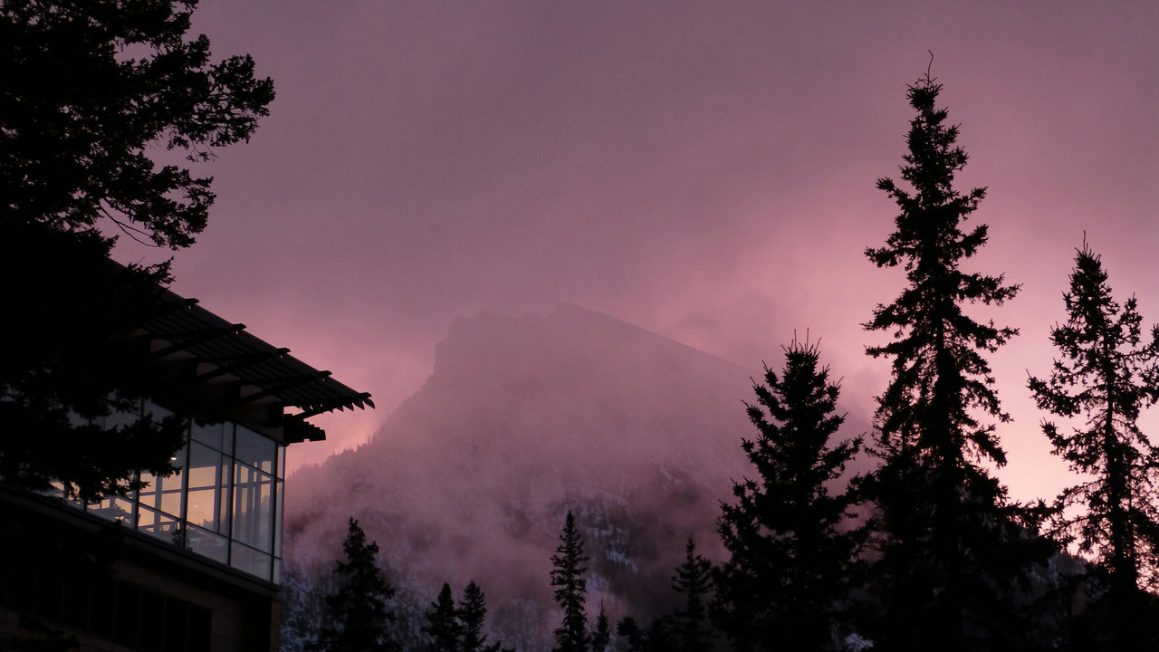
							Lake Louise