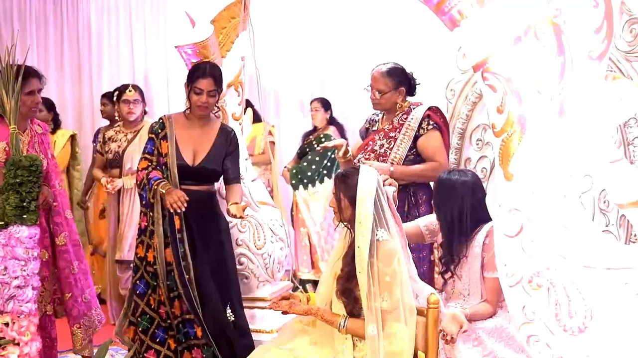 Wide boobs and cleavage show by mutiple girls during haldi.mp4_snapshot_00.13.780