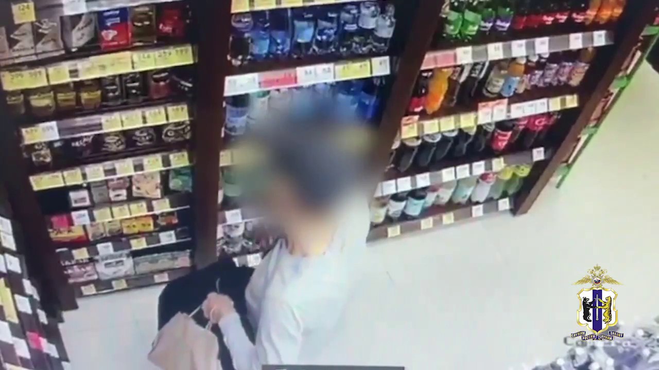 Разбой в хабаровском магазине: судимый мужчина с канцелярским ножом напал на продавца из-за двух банок кофе