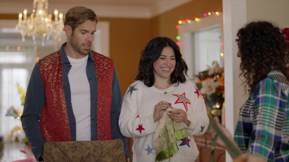 Undercover-Holiday-2022-1080p-WEBRip-x265-RARBG-mp45.png