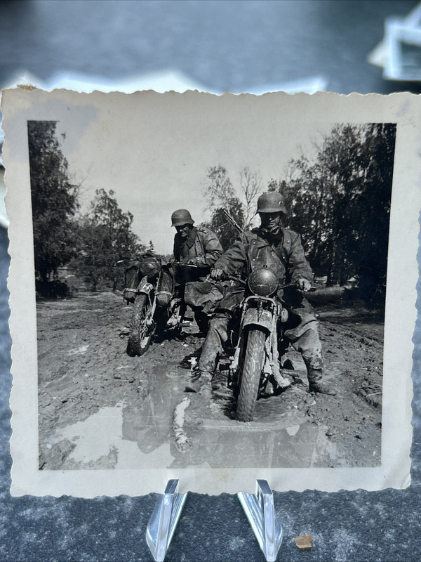Foto Wk2 Wehrmacht Motorrad Kradmelder Soldat Front Kampf Vormarsch Matsch (1)