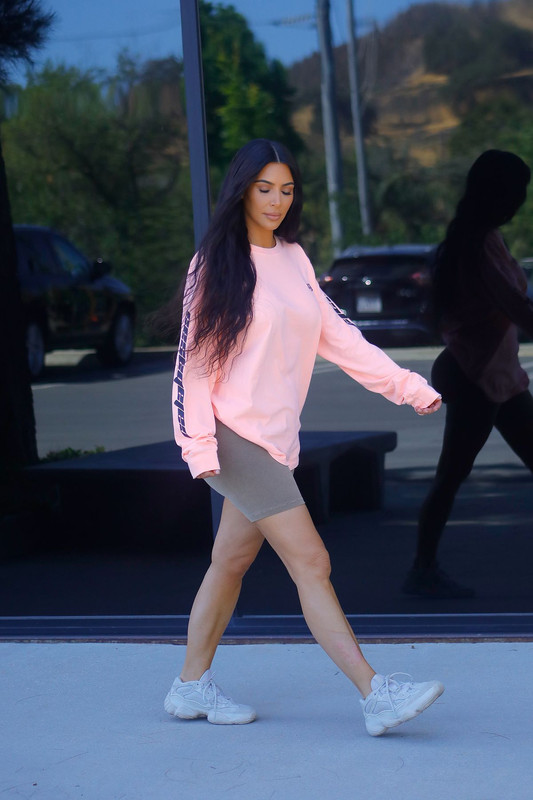 kim-kardashian-out-in-calabasas-06-18-2018-7