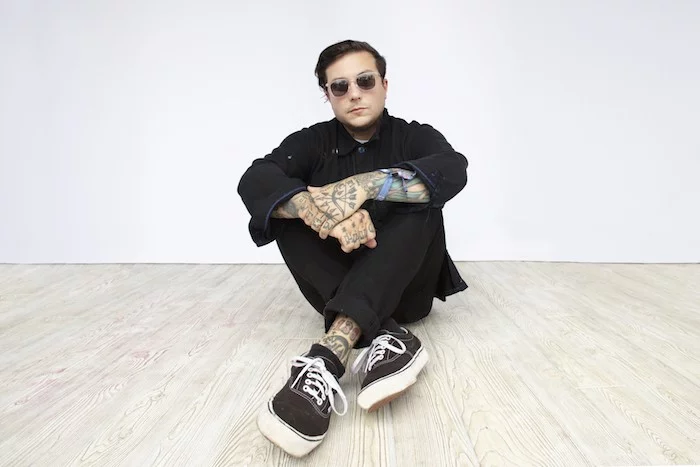 AltPress, “WATCH FRANK IERO SHOW FANS HOW TO PLAY ICONIC MY CHEMICAL ROMANCE RIFFS” [Traducción] [31.03.2020] Frank-Iero-Riot-Fest-2019