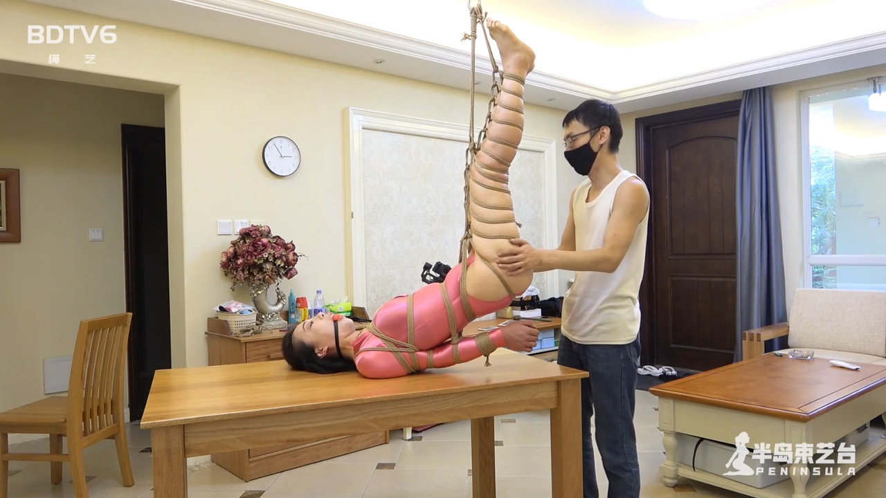 半岛束艺 我的业余时光 桃子倒吊绑着玩.mp4_20220912_130326.040