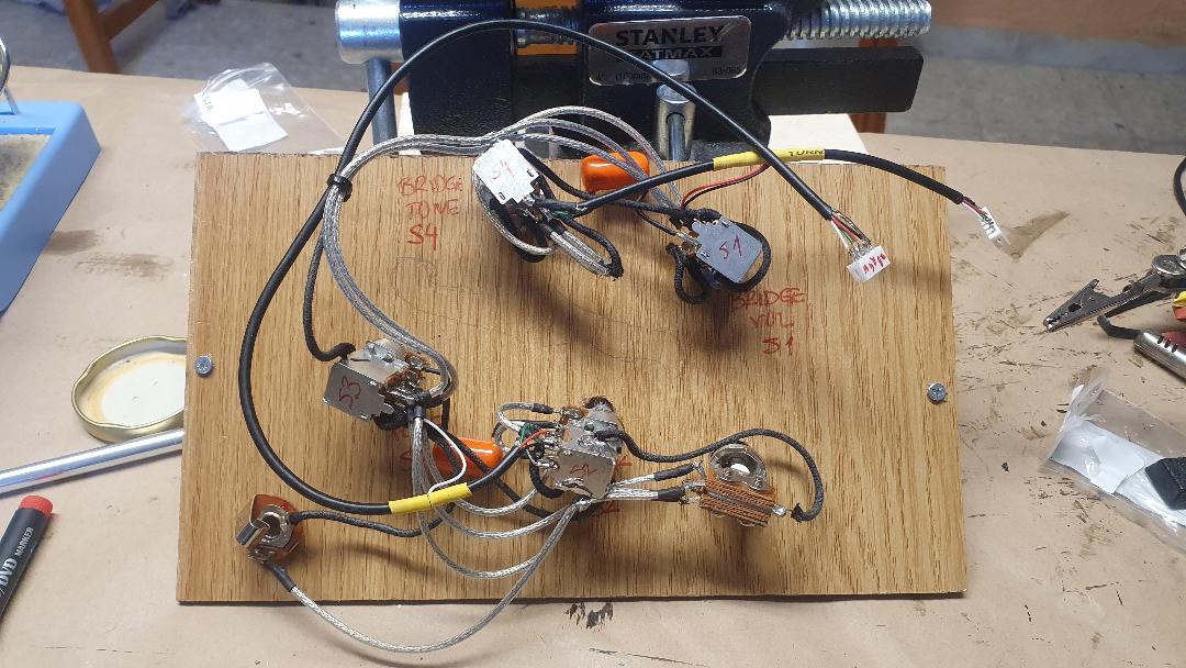 Les Paul Jimmy Page wiring with 42 sounds | GuitarNutz 2