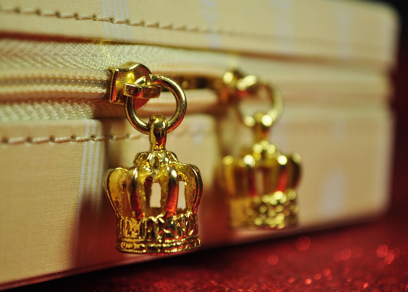 goldzippercrowns.jpg