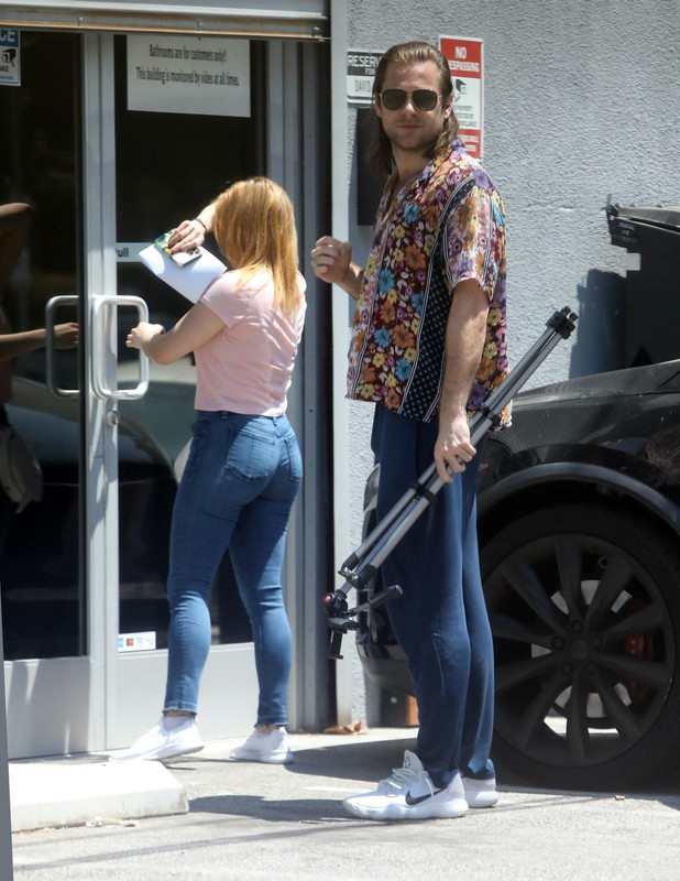 ariel winter booty in tight jeans los angeles 05 28 2020 5