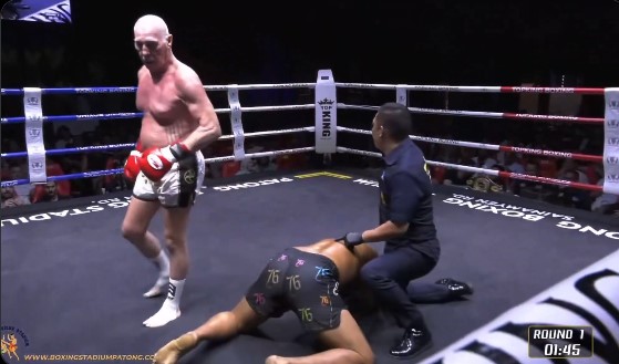 70-годишен дядо нокаутира по-млад опонент в Тайланд