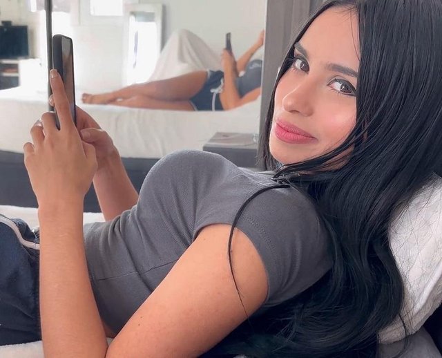 I Filmed Amateur Sex On My Phone With My Beautiful Girlfriend 17