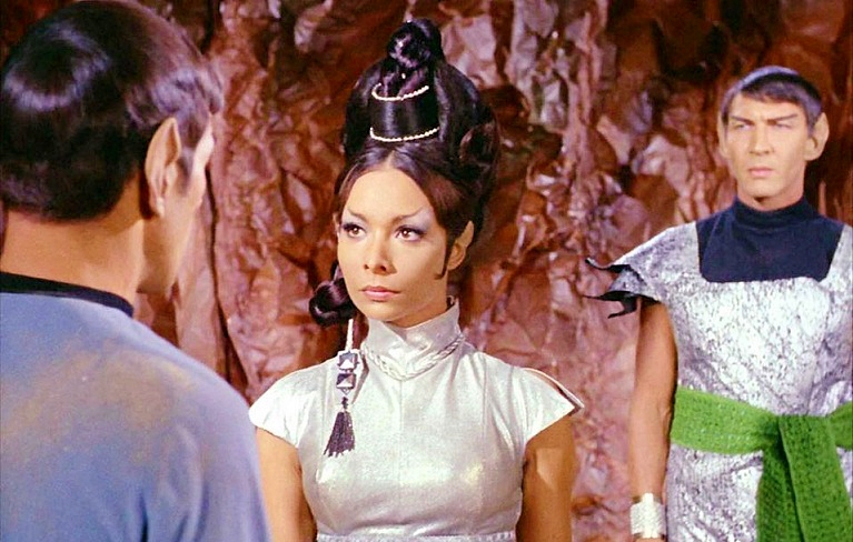 DRACULA-S-DOG-ARLENE-MARTEL-2-A-FOTOR-1.jpg