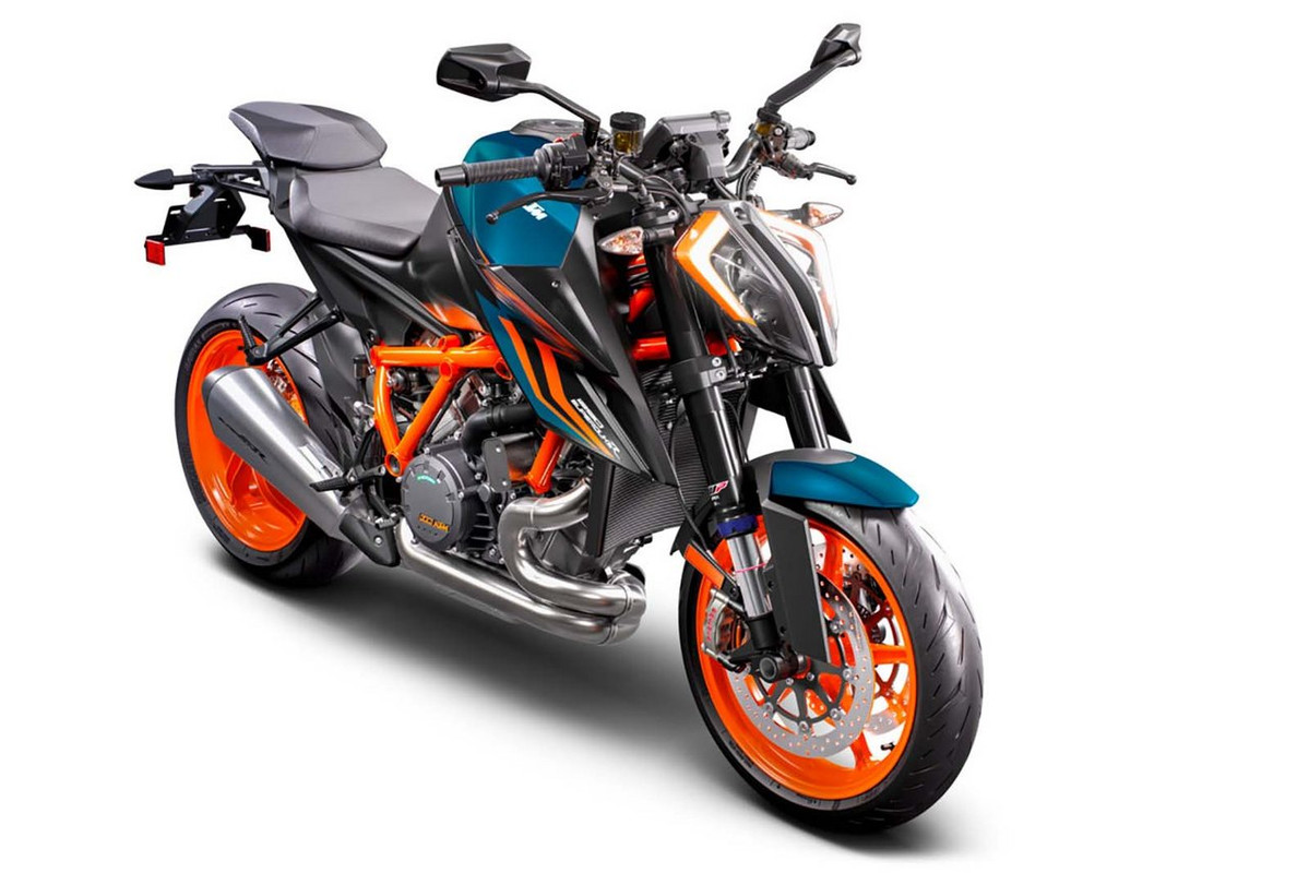 Стритфайтер KTM 1290 Super Duke R EVO 2022 с полуактивной подвеской