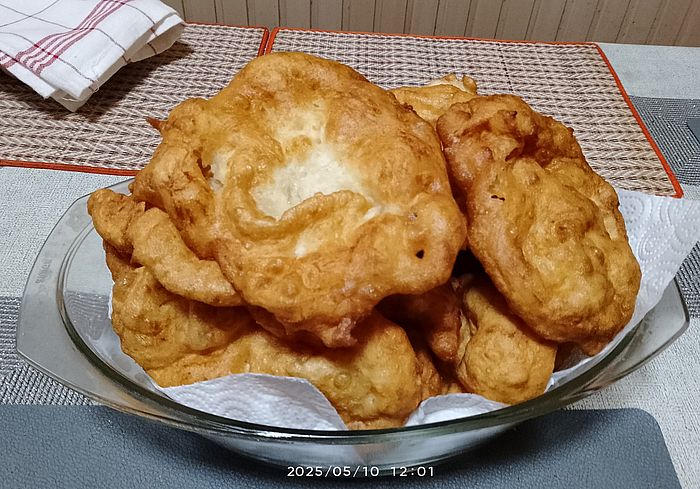 https://i.postimg.cc/sDgtFQmN/langos-20250510.jpg