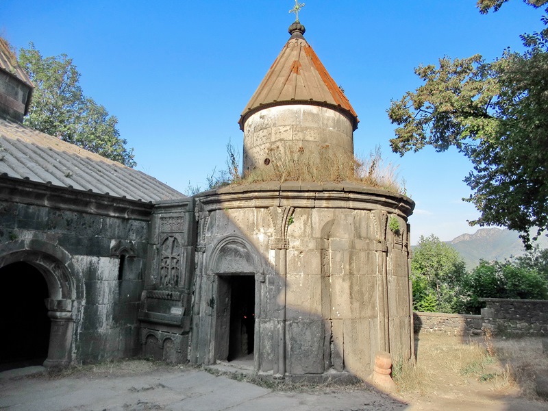 Армения - страна храмов, гор, камней и...
