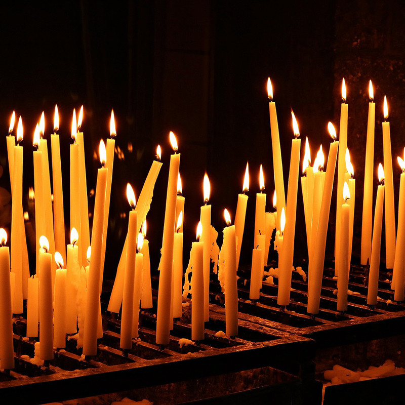 Gedenken-candles-4298297-pixel2013-pixabay-quadrat-1710273762.jpg