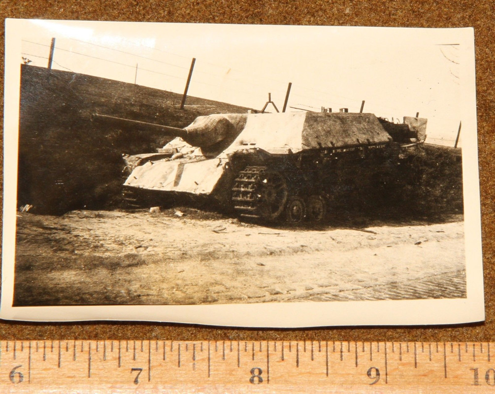 - Wrecked German Panzerjäger IV