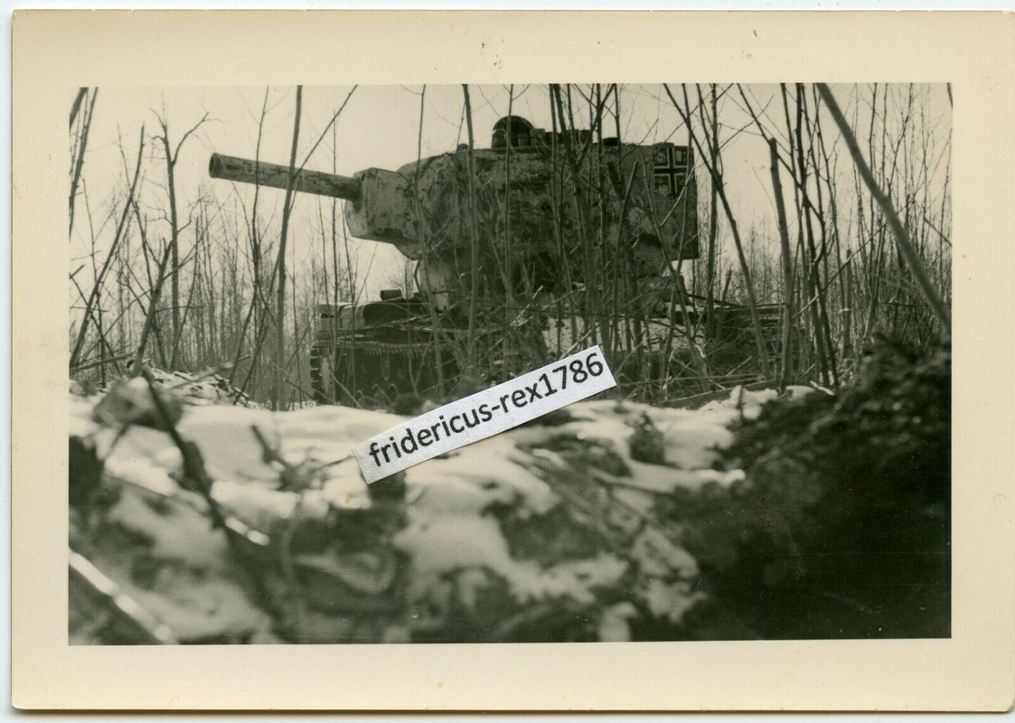 C21 Foto 12. Pz. Div Ostfront HKL russ. Beute Panzer KW-2 КВ-2 mit Balkenkreuz