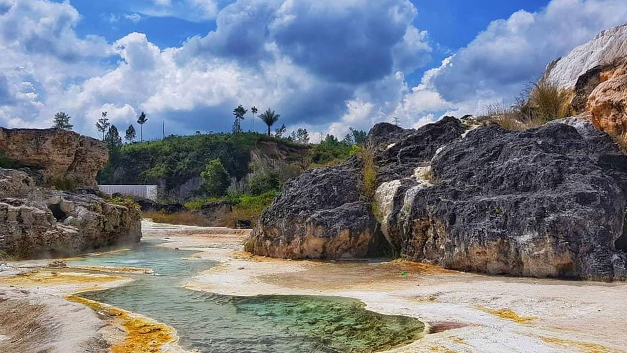 Air Panas Sipoholon, Wisata yang Wajib Dikunjung di Sumatra