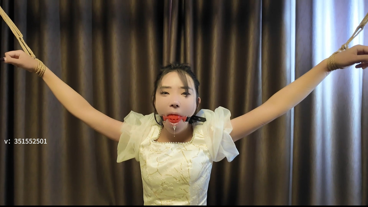 一绳所爱 杨若琳白色礼服，五花紧缚逛店.mp4_20250528_185520.859