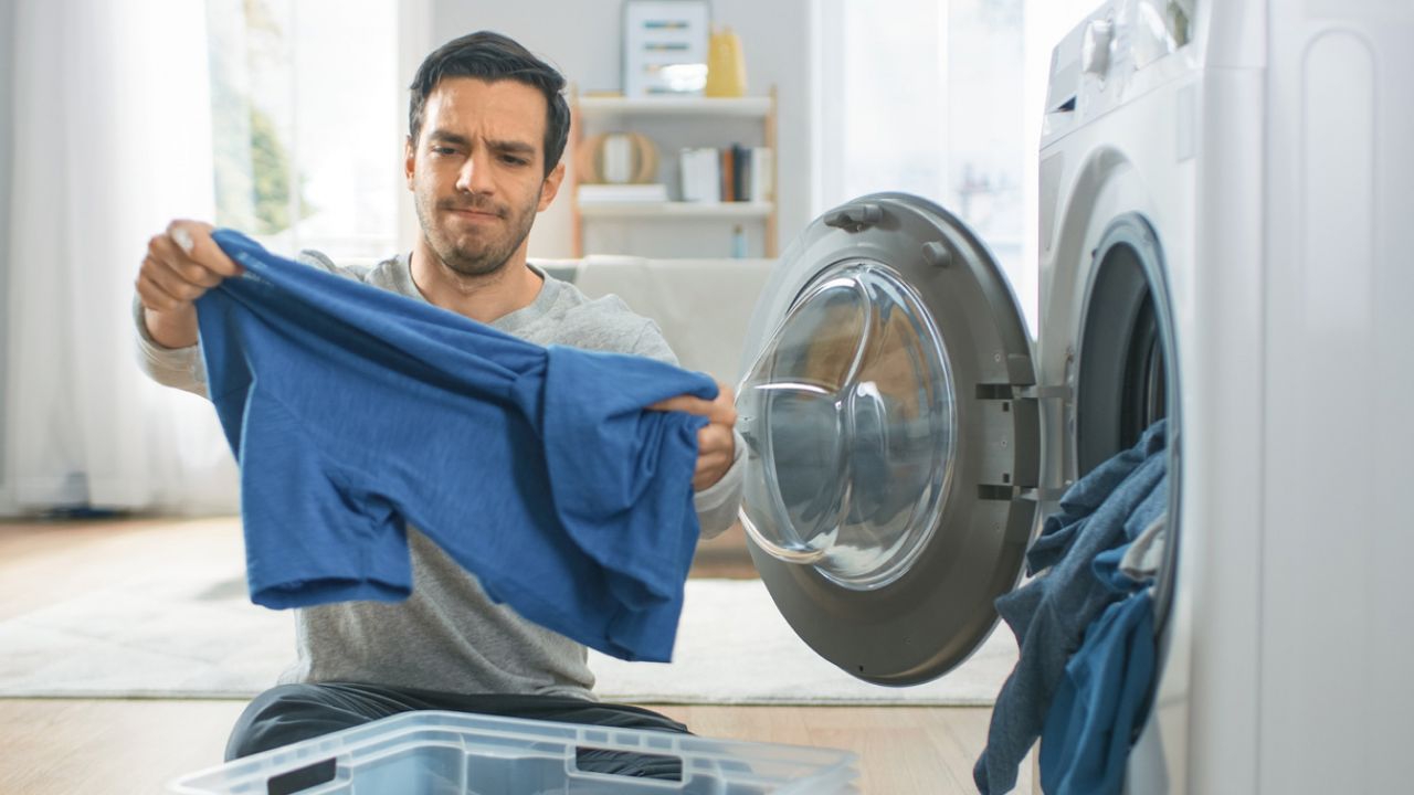 ¿Cómo evitar que la ropa pierda su brillo y color?