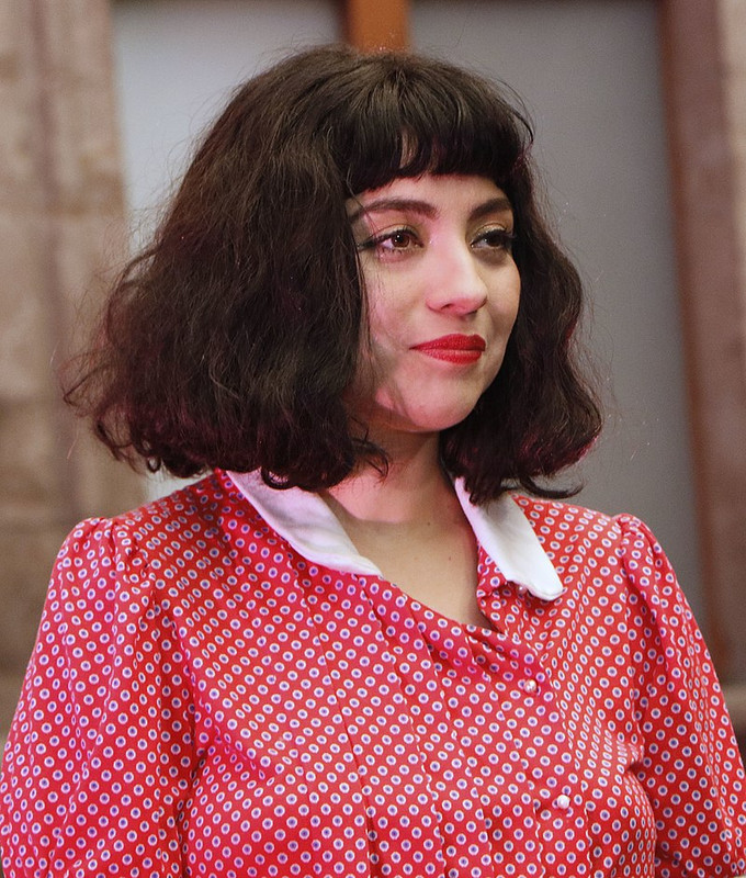 Mon Laferte: Discografia 800px MX TV GESTOS MON LAFERTE 49651087132 cropped - Mon Laferte: Discografia
