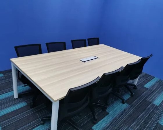 8 Seater Centre Wire Hub Table