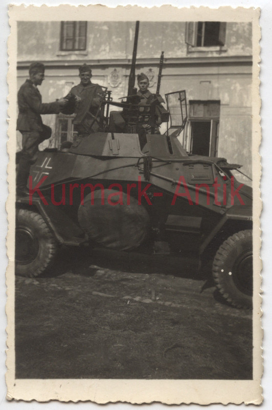 Foto Wehrmacht Panzer Aufkl. Spähwagen 222 mit MG34 2cm Kanone