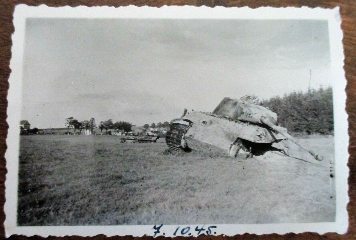 Foto Helfenterbrück Luxemburg mit zwei deutschen Panzer 1945