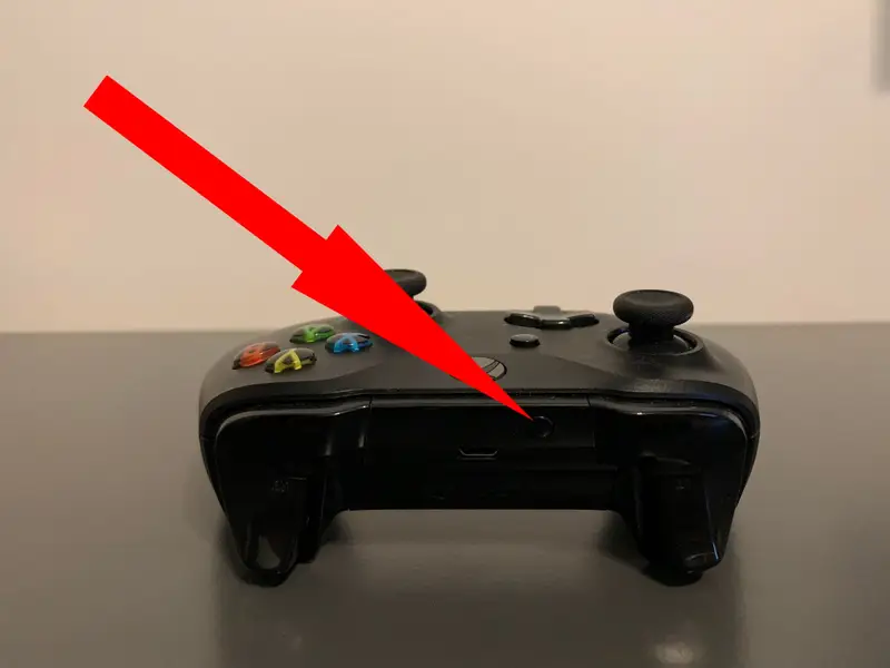 To re-sync your controller with your Xbox, take the following actions