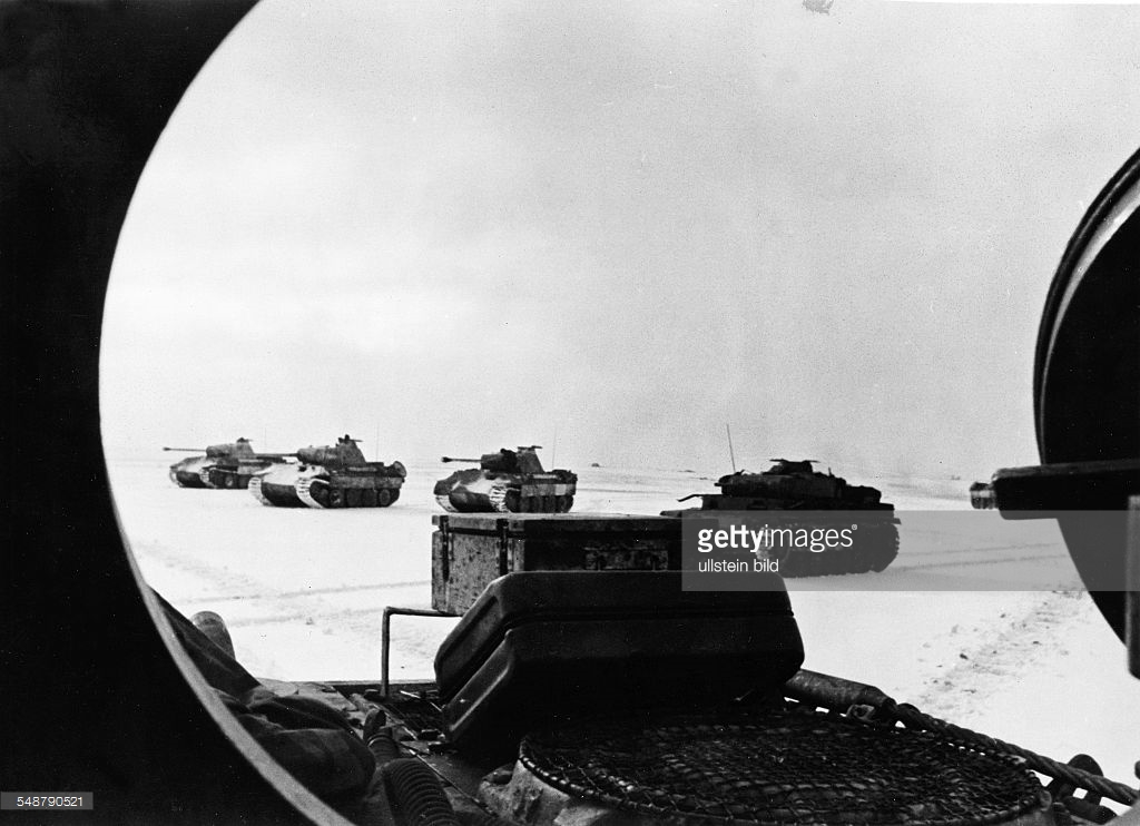 Panzer rollen ins Gefecht. ( Panzer V Panther re