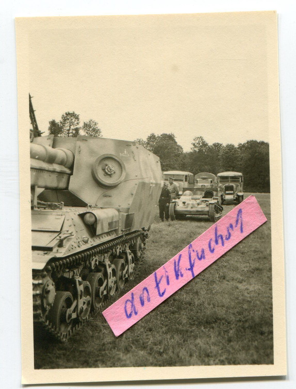 Panzer-SfL 15cm ( Sd.Kfz.135-1) mit Tarnanstrich