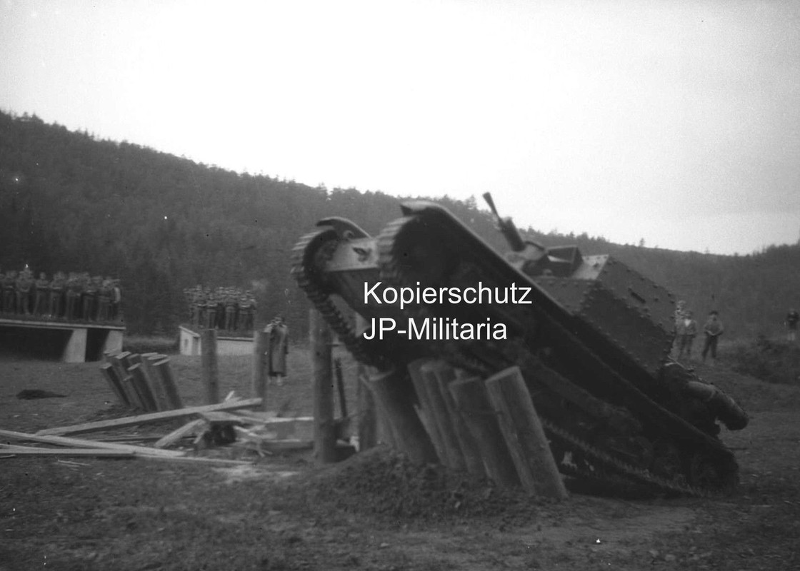 Original SW Negativ für Foto gepanzertes Fahrzeu