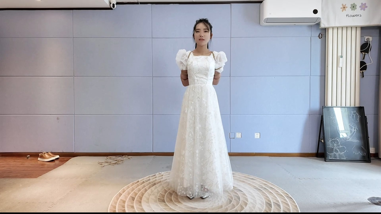 一绳所爱 杨若琳白色礼服，五花紧缚逛店.mp4_20250528_185305.579