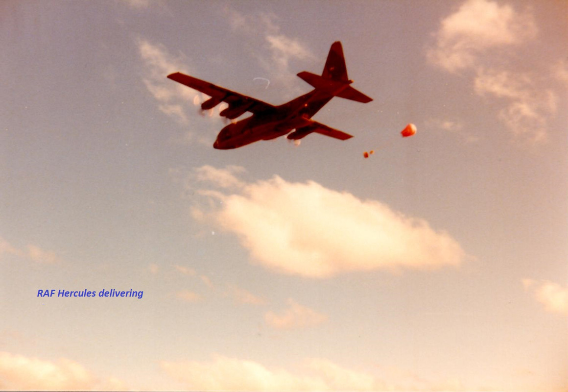 _LANZAMIENTO 14 May 1982 Hercules Re-supplies 11th MCM Sqn With ‘Harry the Herc’ (2)