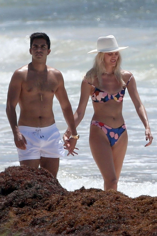 devon-windsor-in-bikini-at-a-beach-in-tulum-06-10-2018-1