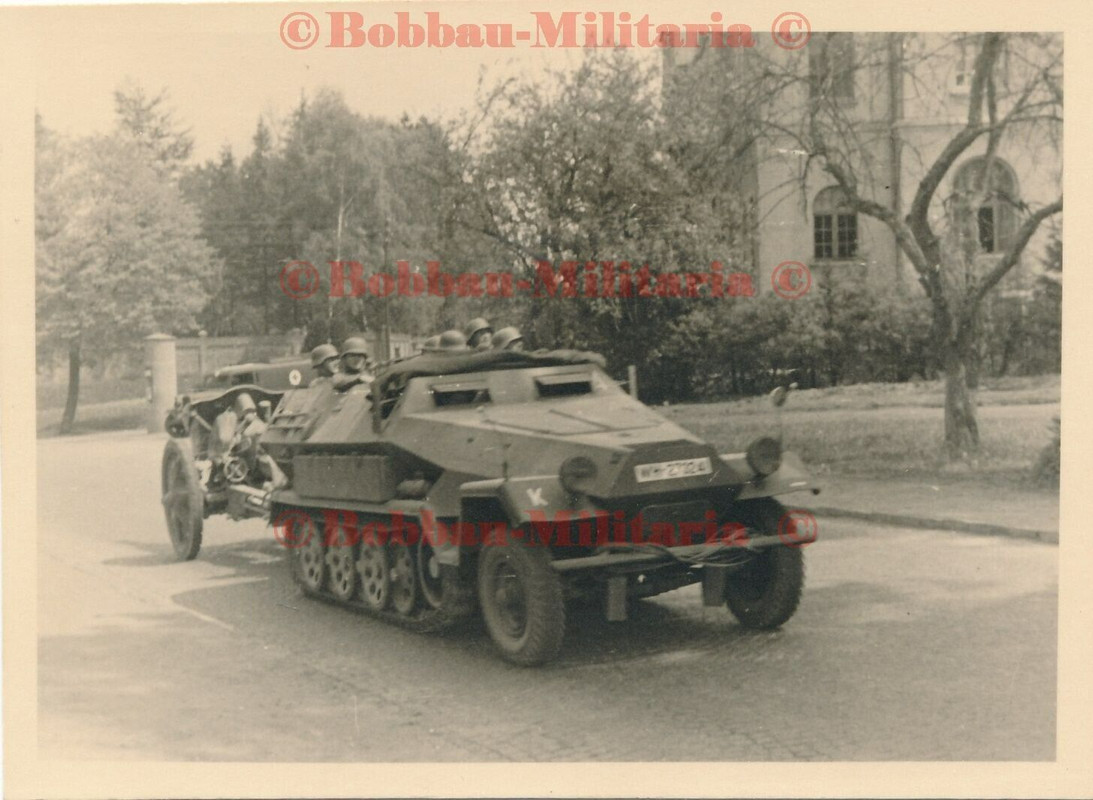 Foto Wehrmacht Schutzenpanzerwagen Sd Kfz 251 Kennung K KLEIST mit Geschutz