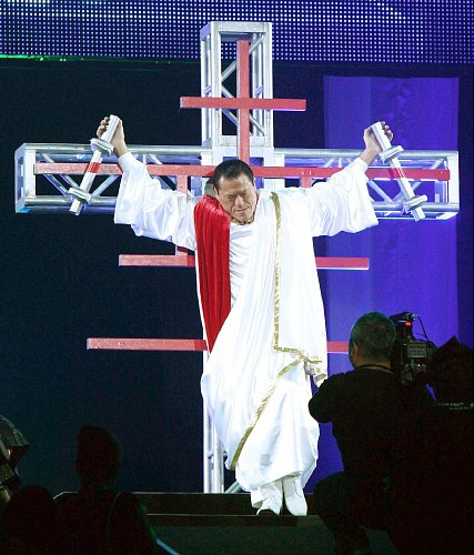 antoni_inoki_crucifix