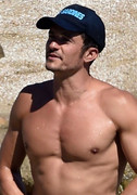 Orlando-Bloom-superficial-guys-09