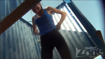 [Image: Voyeur38465125104.jpg]