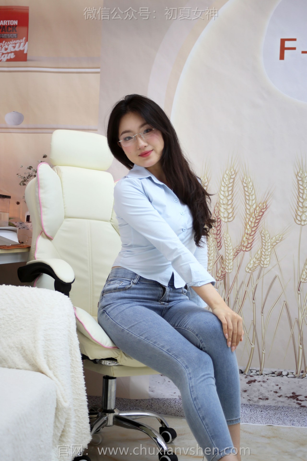 夏小小nude《初夏女神》写真，室内的，清新与优雅的双重享受插图1