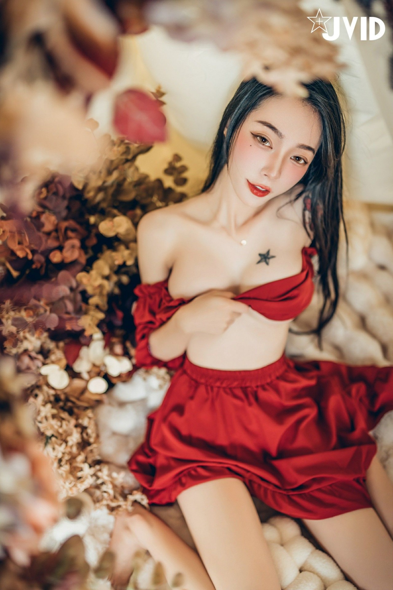 jvid 飄 飄《女神比基尼》美女写真，躺在浴缸场景，尽显性感姿态插图6